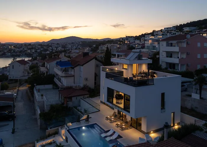 Villa Julian With A Heated Pool
