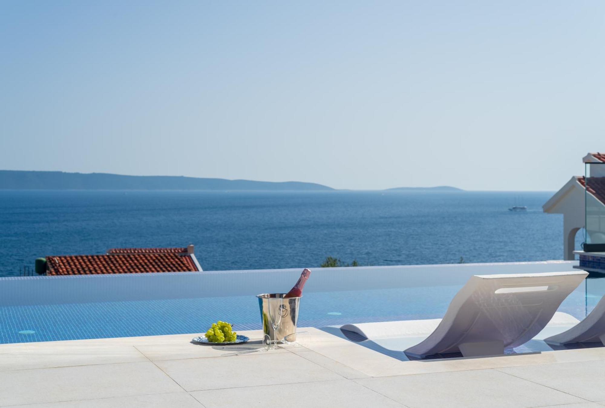 Villa Julian With A Heated Pool *