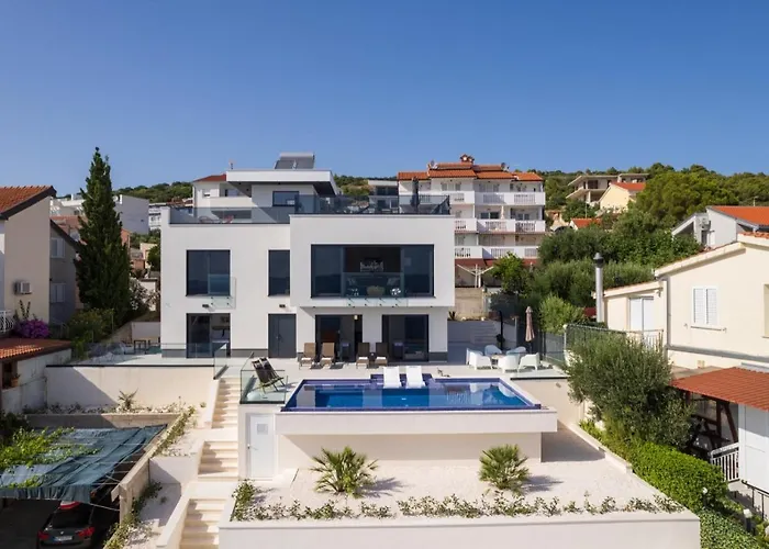 Villa Julian With A Heated Pool