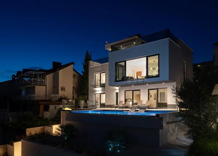Villa Julian With A Heated Pool
