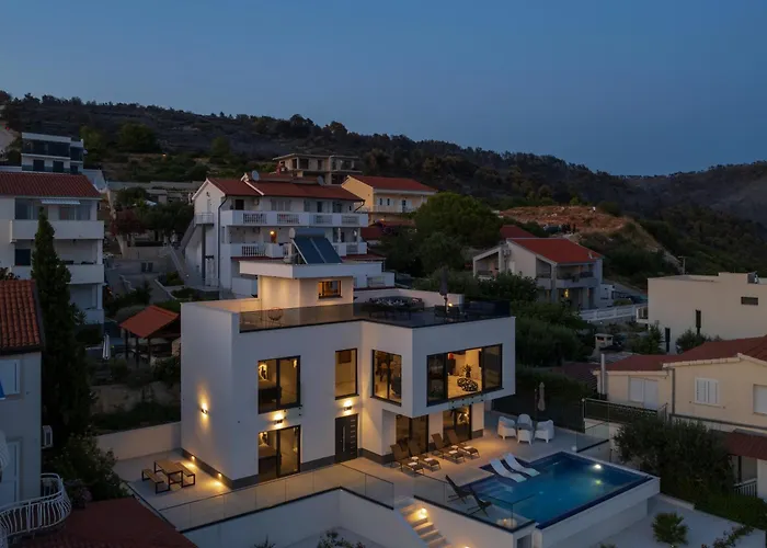 Villa Julian With A Heated Pool