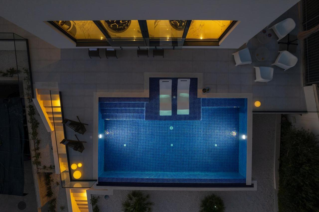 Julian With A Heated Pool *