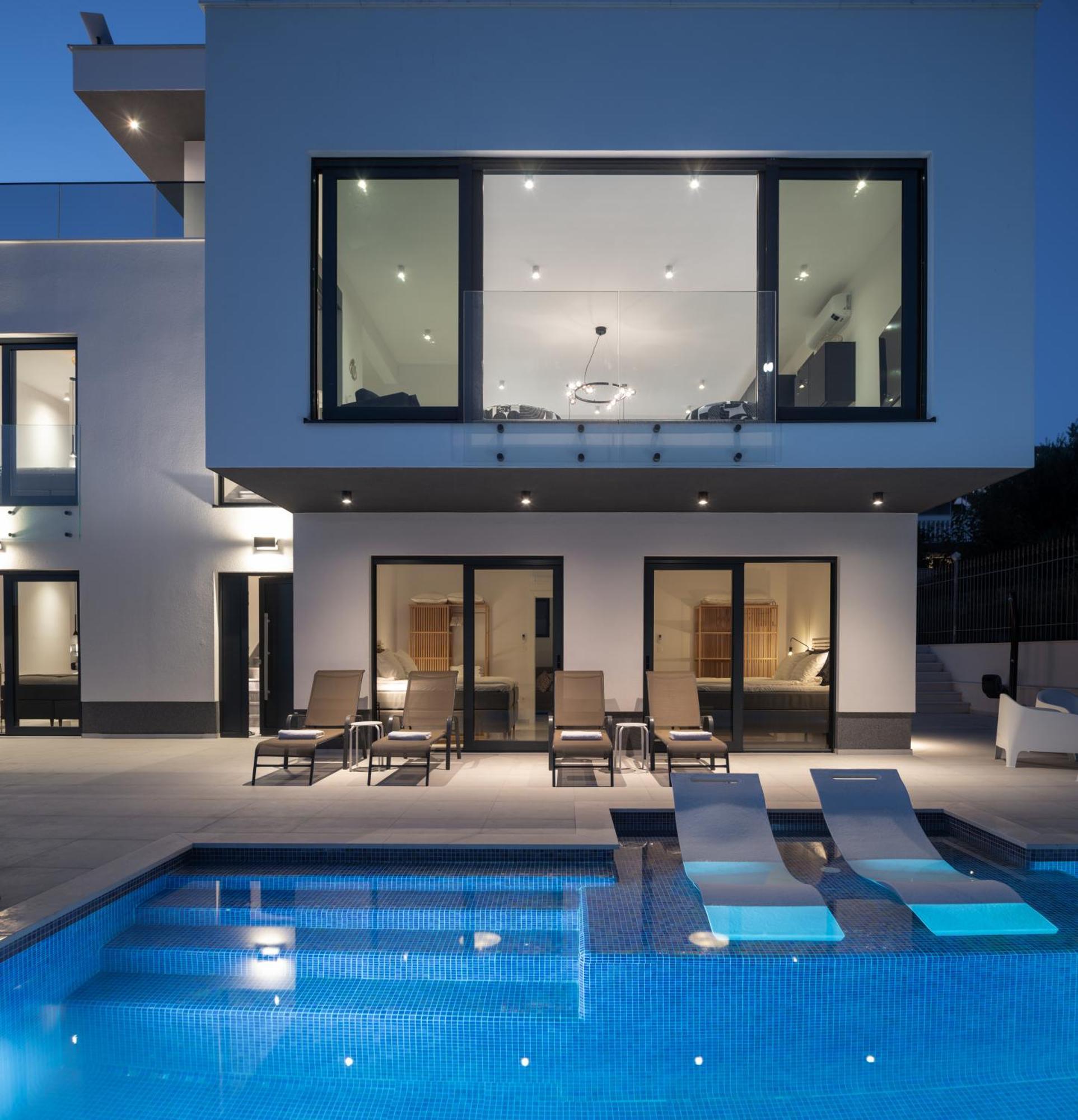 Vila Julian With A Heated Pool Trogir