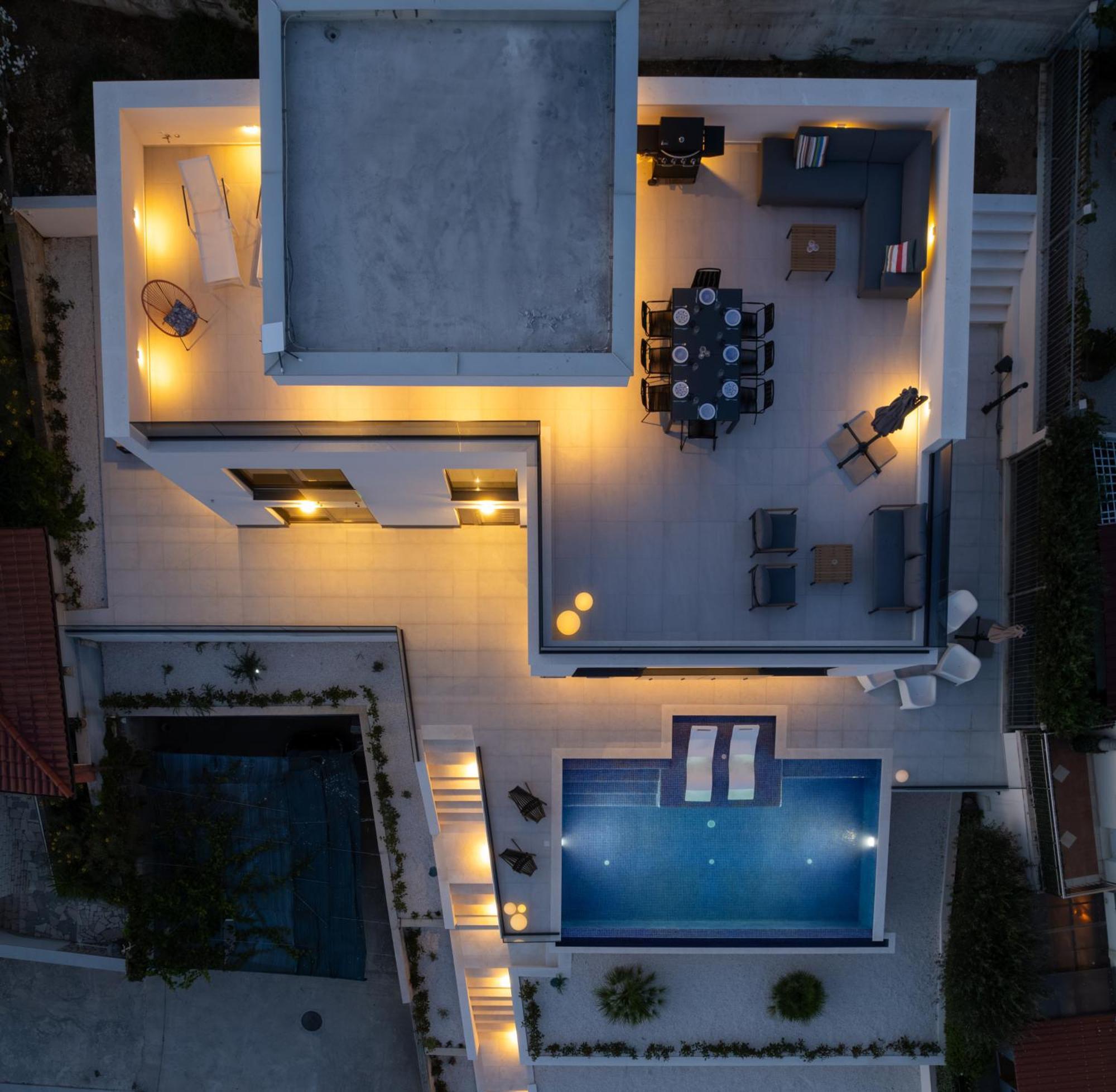 Vila Julian With A Heated Pool *