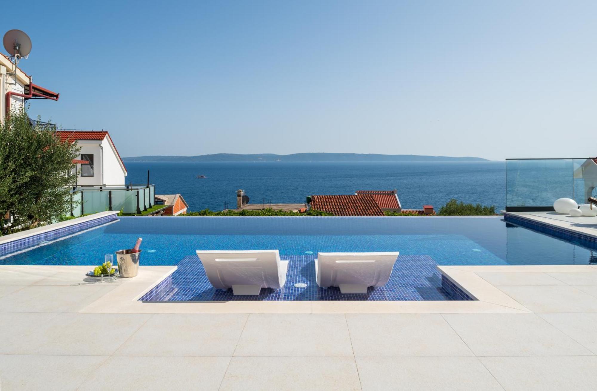 Julian With A Heated Pool Vila Trogir